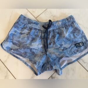 Salt Life Women’s Extra Small Light Blue Elastic Waist 2.5” Camo Surf Shorts